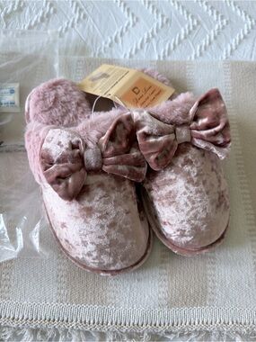 NWT Plush Velvet Bow Slip-On Slippers for Women — Pink 7